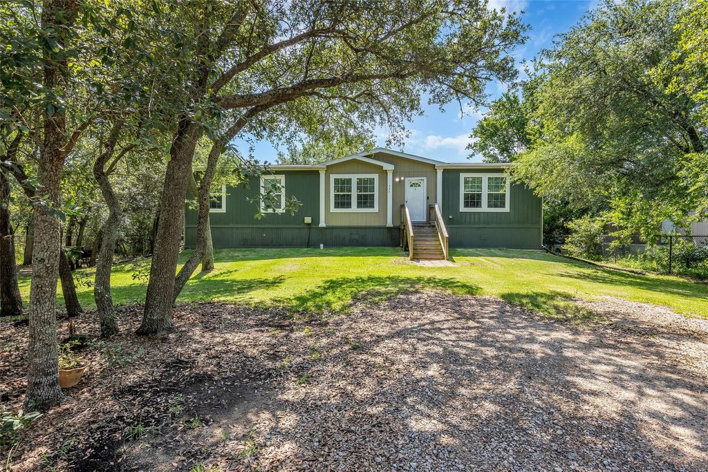 Photo of 734 13th Street, Dickinson, TX 77539 (MLS # 32445181)