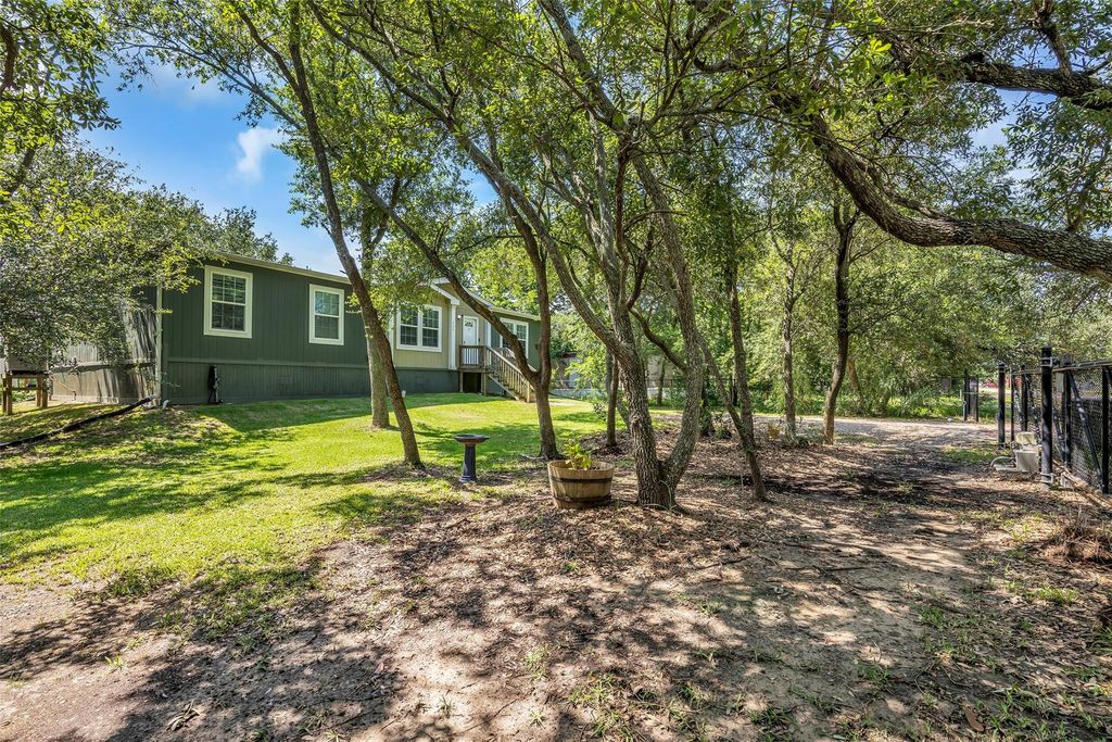 Photo of 734 13th Street, Dickinson, TX 77539 (MLS # 32445181)