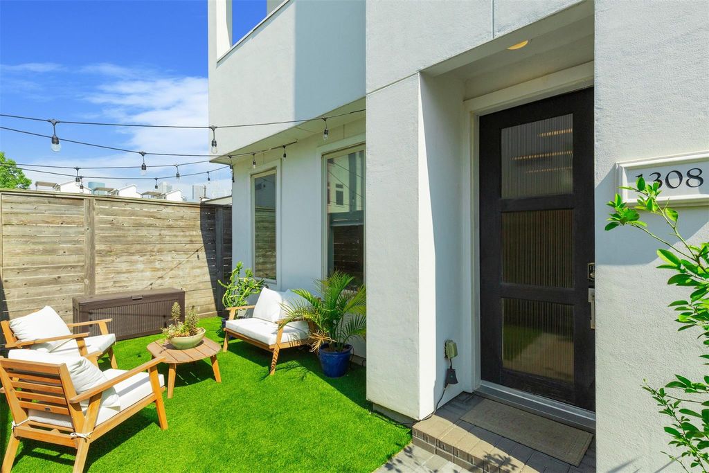 Photo of 1308 Delano Street, Houston, TX 77003 (MLS # 63506090)