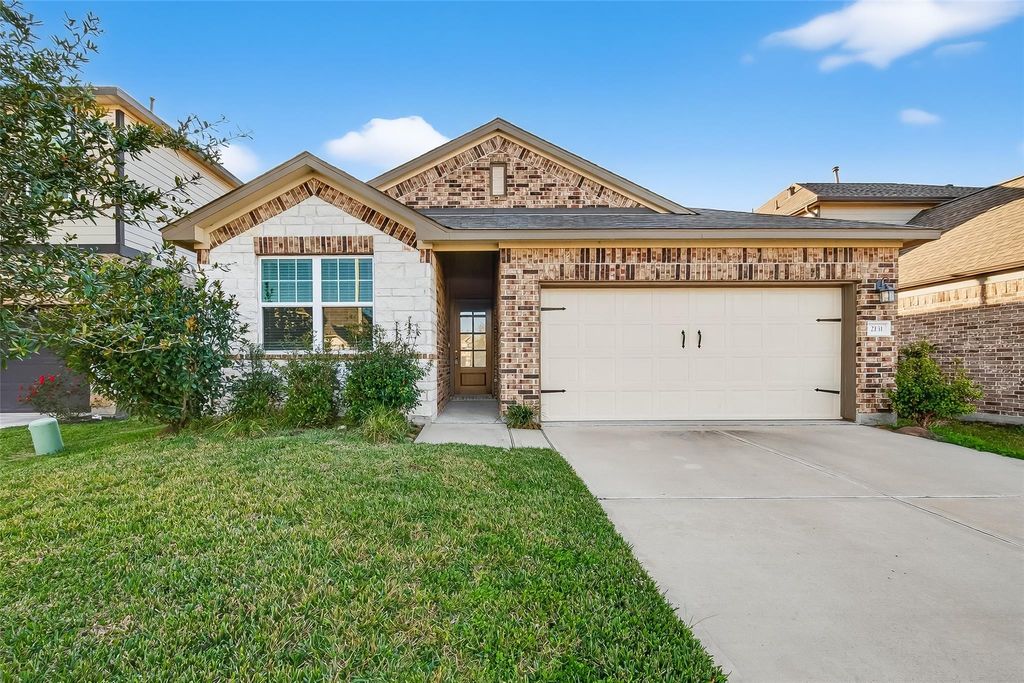Photo of 2131 Islawild Way, La Marque, TX 77568 (MLS # 86672353)