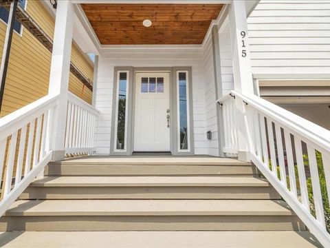 Photo of 915 E 37th Street, Houston, TX 77022 (MLS # 7458919)