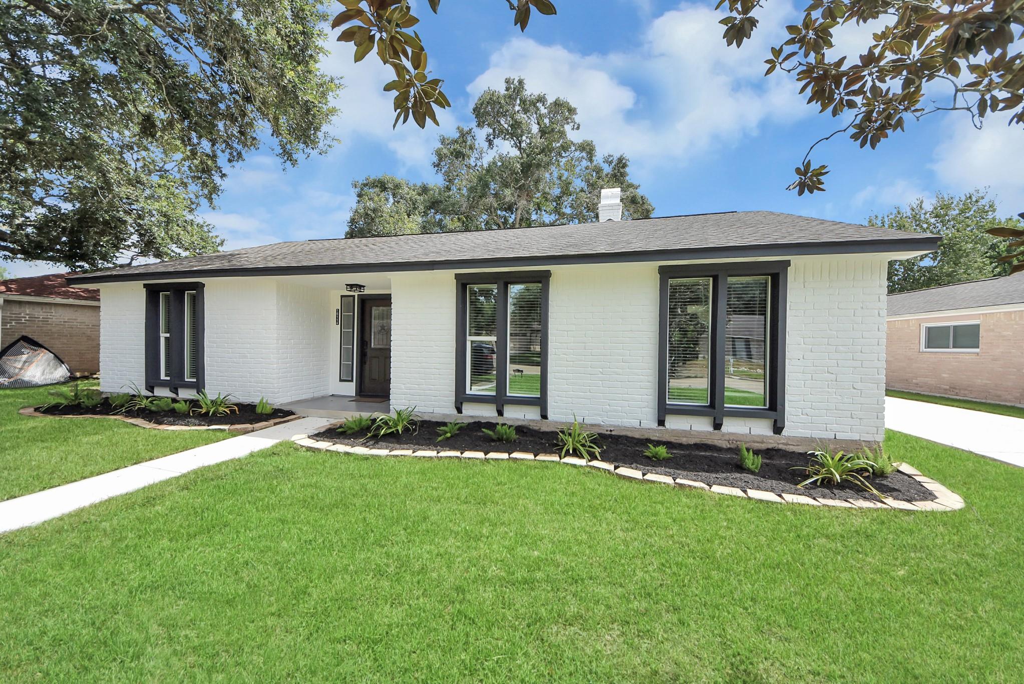 16114 Forest Bend Avenue