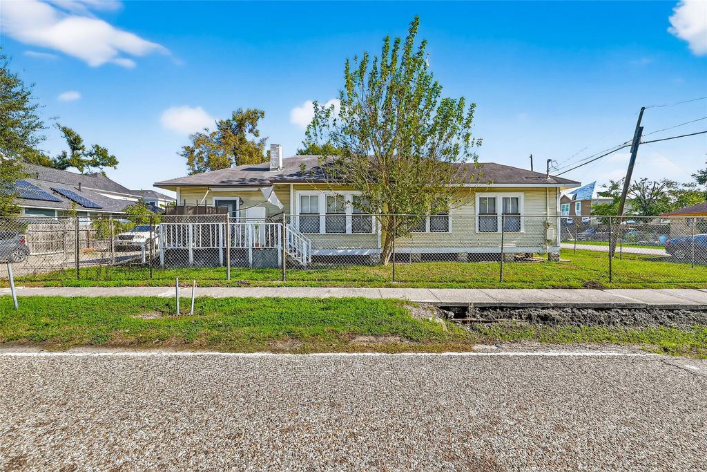 Photo of 1110 Mathis Street, Houston, TX 77009 (MLS # 21548382)