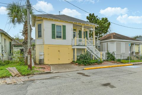 Photo of 3705 Avenue Q 1/2, Galveston, TX 77550 (MLS # 20040113)
