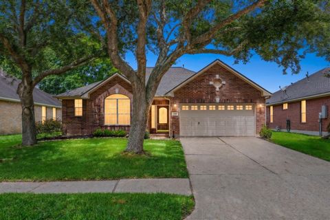 Photo of 536 Mannington, League City, TX 77573 (MLS # 17523403)