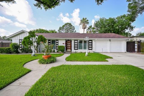 Photo of 10346 Carlow Lane, La Porte, TX 77571 (MLS # 23788167)