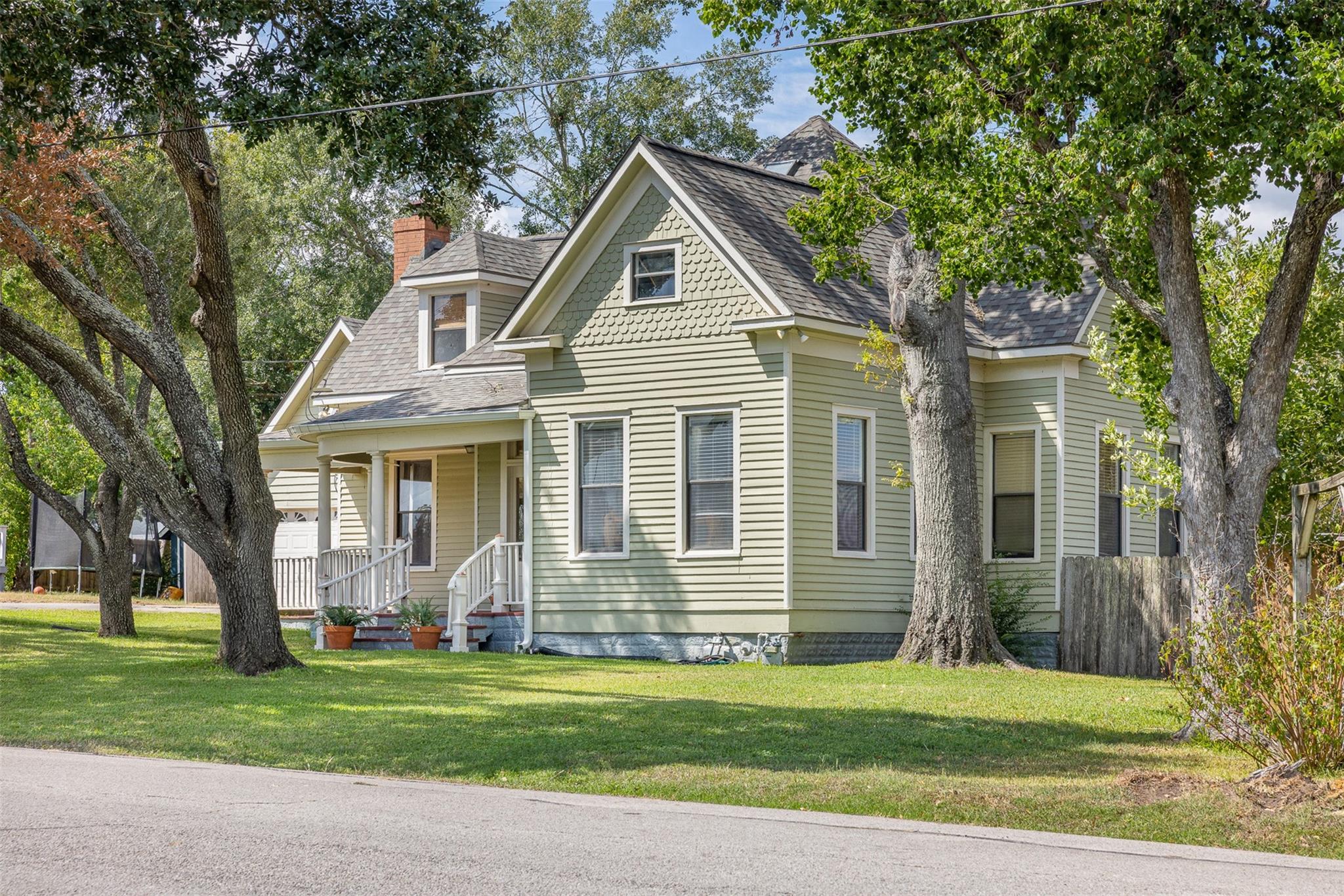222 N Harris Street