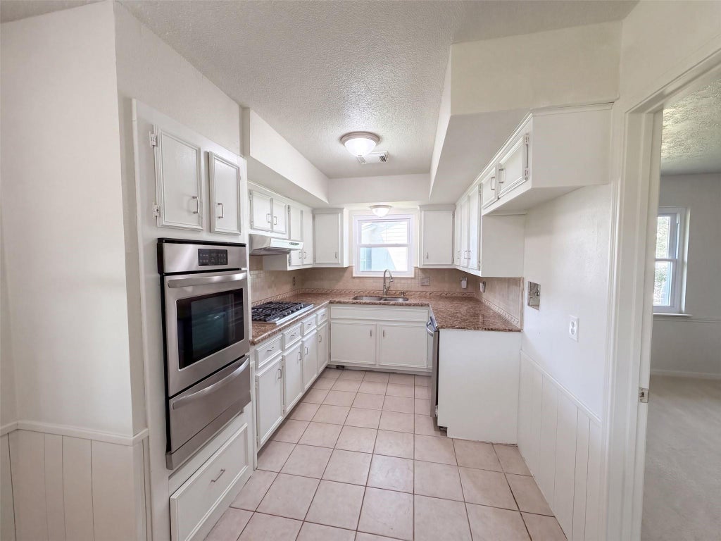 Photo of 609 Heather Lane, Friendswood, TX 77546 (MLS # 17932710)