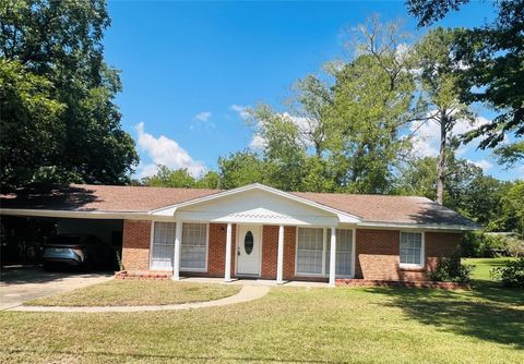 Photo of 910 Russell Avenue, Lufkin, TX 75904 (MLS # 33611531)