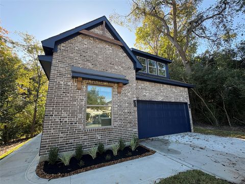 Photo of 109 Cove Point, Conroe, TX 77356 (MLS # 97745690)