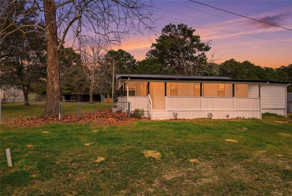 Photo of 122 County Road 223, Brookeland, TX 75931 (MLS # 89671116)
