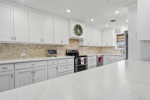 2007 Geney Street Brenham TX 77833