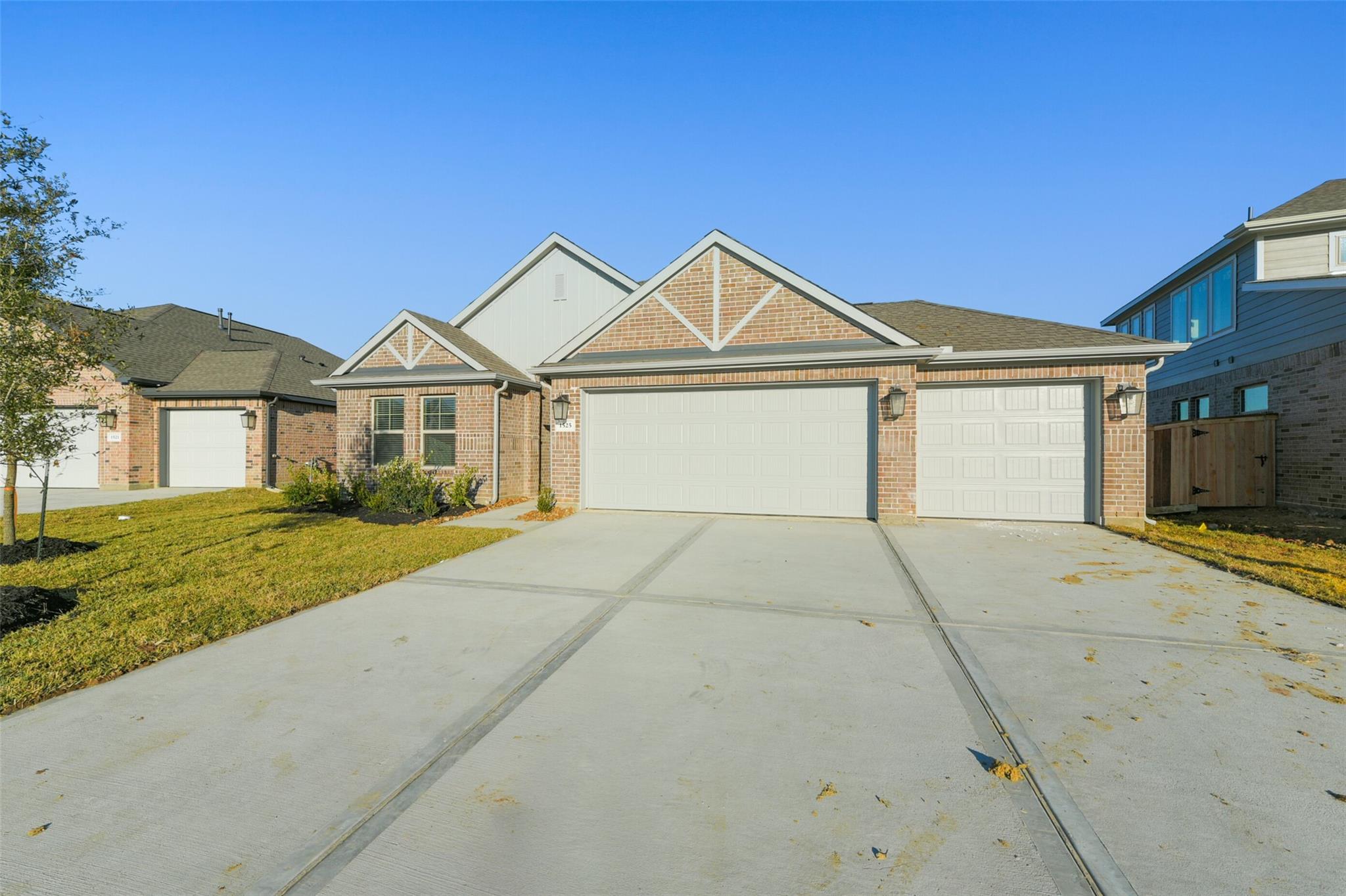 1525 Apache Heights Drive