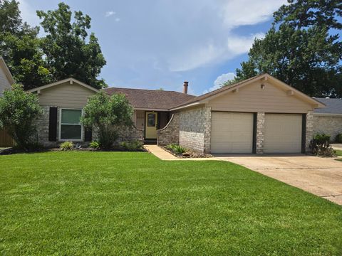 Photo of 5826 Culross Close, Humble, TX 77346 (MLS # 92454684)