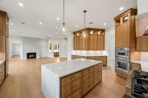 Photo of 7907 S Villa Circle, Hillshire Village, TX 77055 (MLS # 48367398)