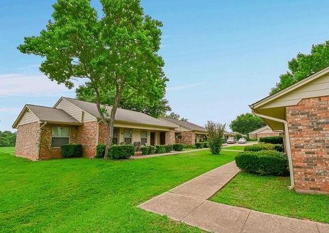 Photo of 1220 Heritage Dr Dr, Jacksonville, TX 75766 (MLS # 77259628) Photo of 1220 Heritage Dr Dr, Jacksonville, TX 75766 (MLS # 77259628)
