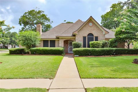 Photo of 124 Zinnia Street, Lake Jackson, TX 77566 (MLS # 24727228)