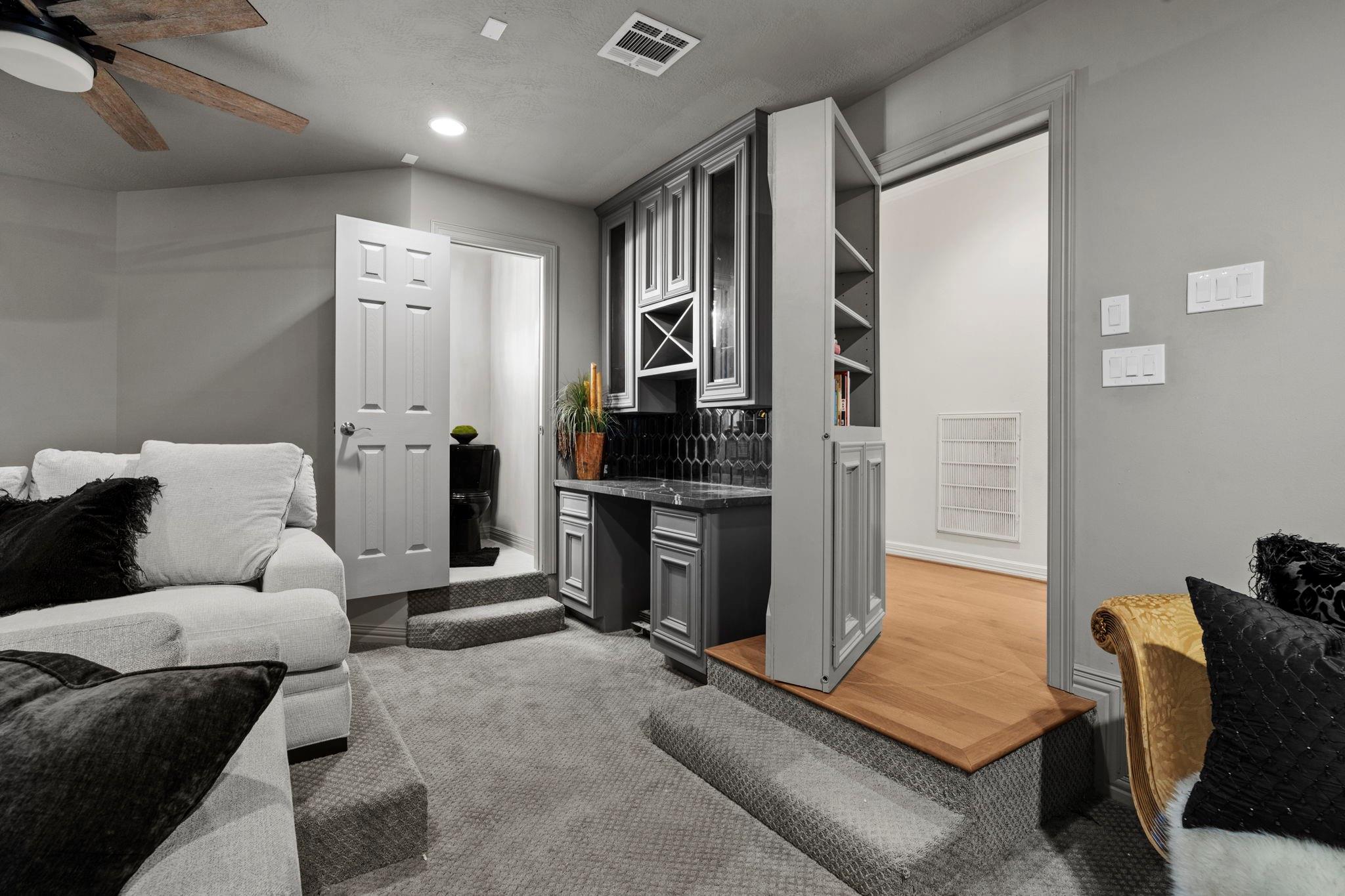 Missouri City, Texas, 77459, United States, 6 Bedrooms Bedrooms, ,8 BathroomsBathrooms,Residential,Active,2037105