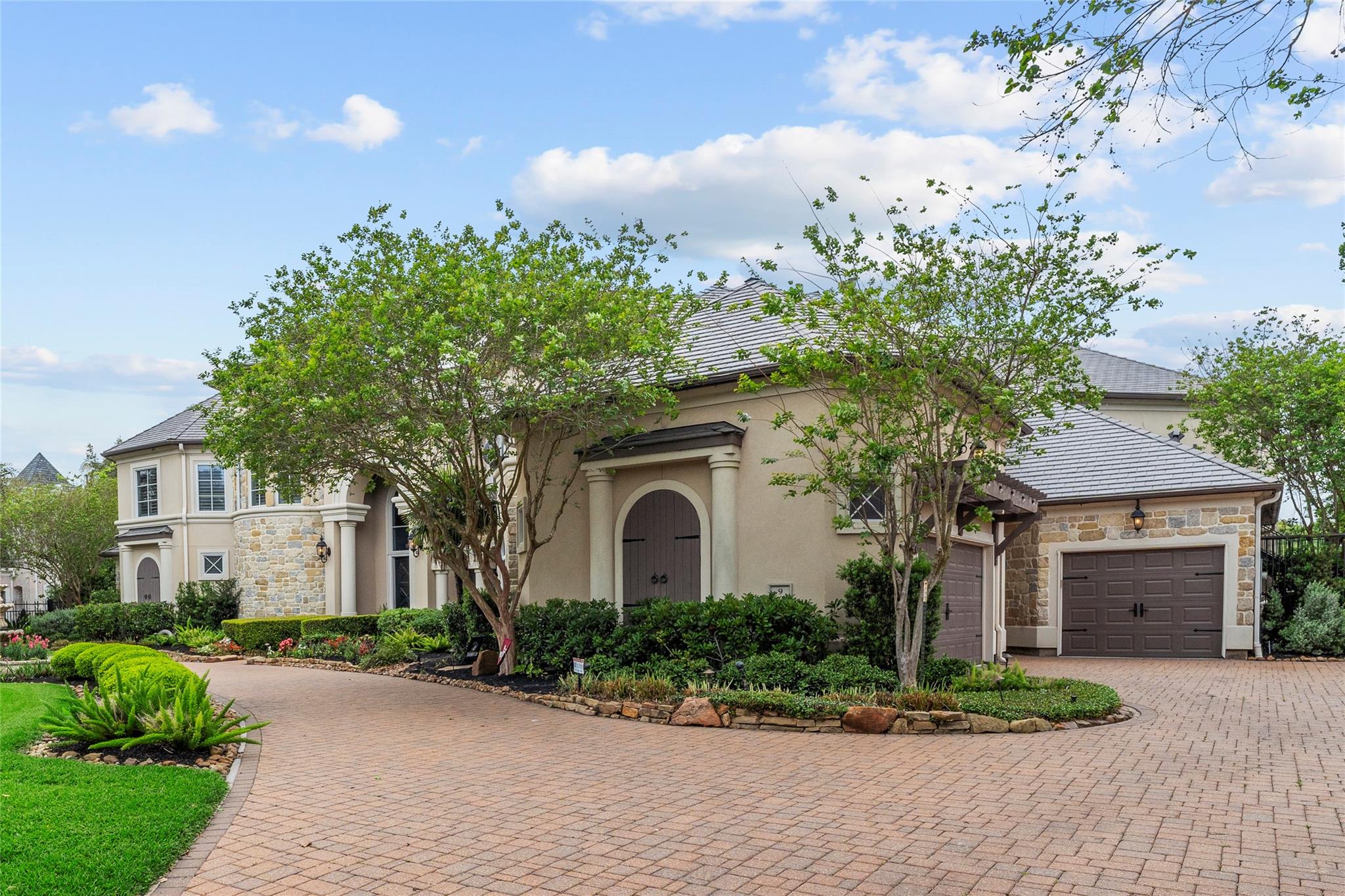 9 Waters Lake Boulevard