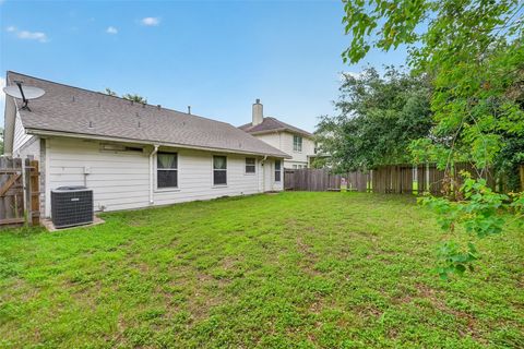 Tiny photo for 10426 Briar Patch Street, Baytown, TX 77523 (MLS # 27366232)