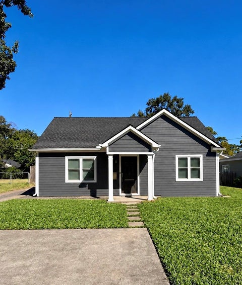 Photo of 1006 W 43rd Street, Houston, TX 77018 (MLS # 67265004)