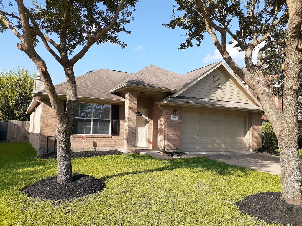 Photo of 16914 Great Oaks Glen Drive, Houston, TX 77083 (MLS # 38173239)