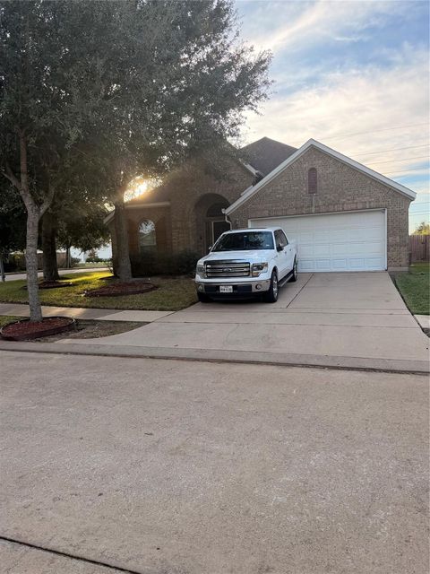Photo of 13838 Sutton Glen Lane, Houston, TX 77047 (MLS # 86586586)