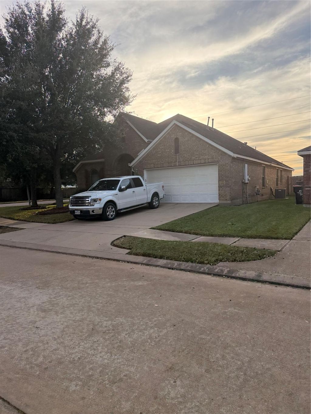 Photo of 13838 Sutton Glen Lane, Houston, TX 77047 (MLS # 86586586)