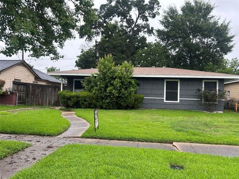 Photo of 7655 El Rancho Street, Houston, TX 77087 (MLS # 61758197)