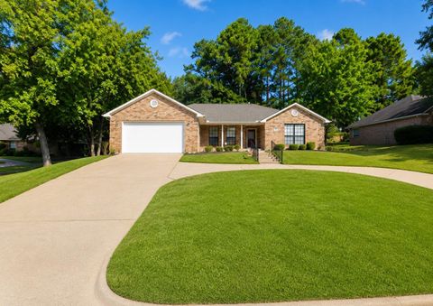 Homes For Sale - 2011 Wickersham Drive<br/> Walker County, Huntsville, TX 77340