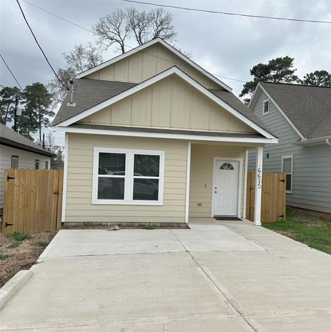 Photo of 16625 E Lynbrook, Montgomery, TX 77316 (MLS # 46614746)