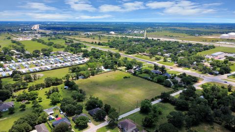 Photo of 1108 Silliman Street, Sealy, TX 77474 (MLS # 34637571)