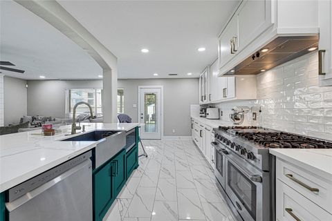 Photo of 13603 Rural Oak Street, Houston, TX 77034 (MLS # 18104562)
