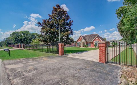 Photo of 10202 Brighton Lane, Houston, TX 77031 (MLS # 85751779)