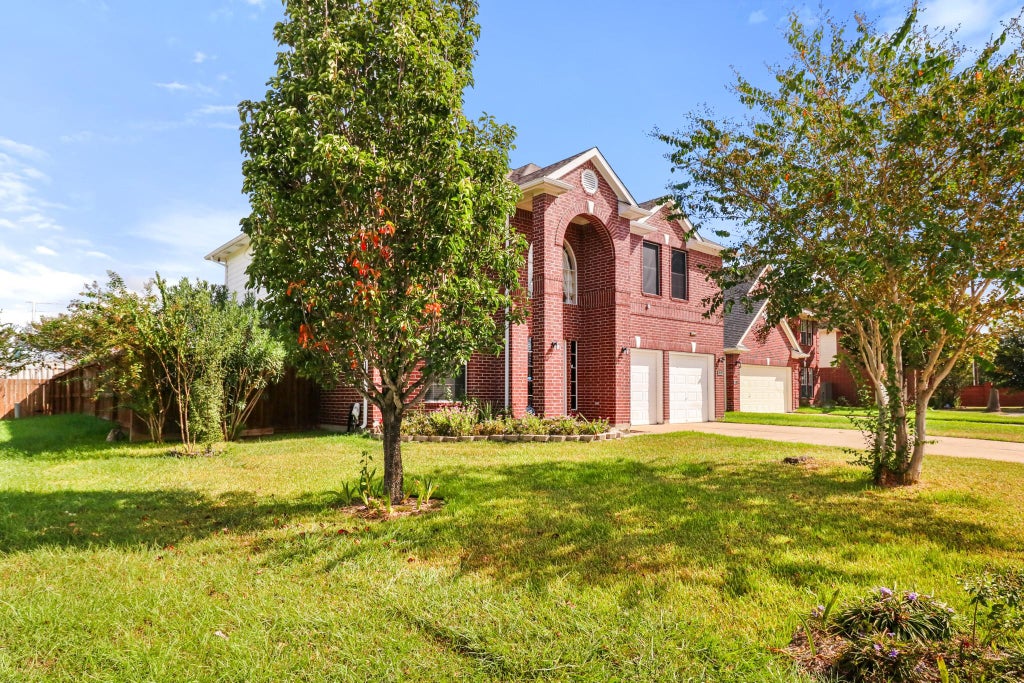 Photo of 6310 Eldridge View Drive, Houston, TX 77083 (MLS # 36115958)