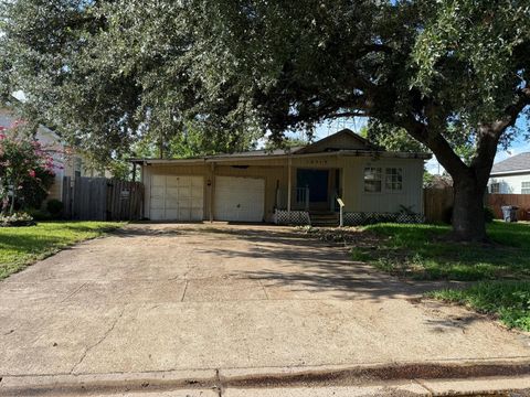 Photo of 10514 Norton Drive, Houston, TX 77043 (MLS # 27141707)