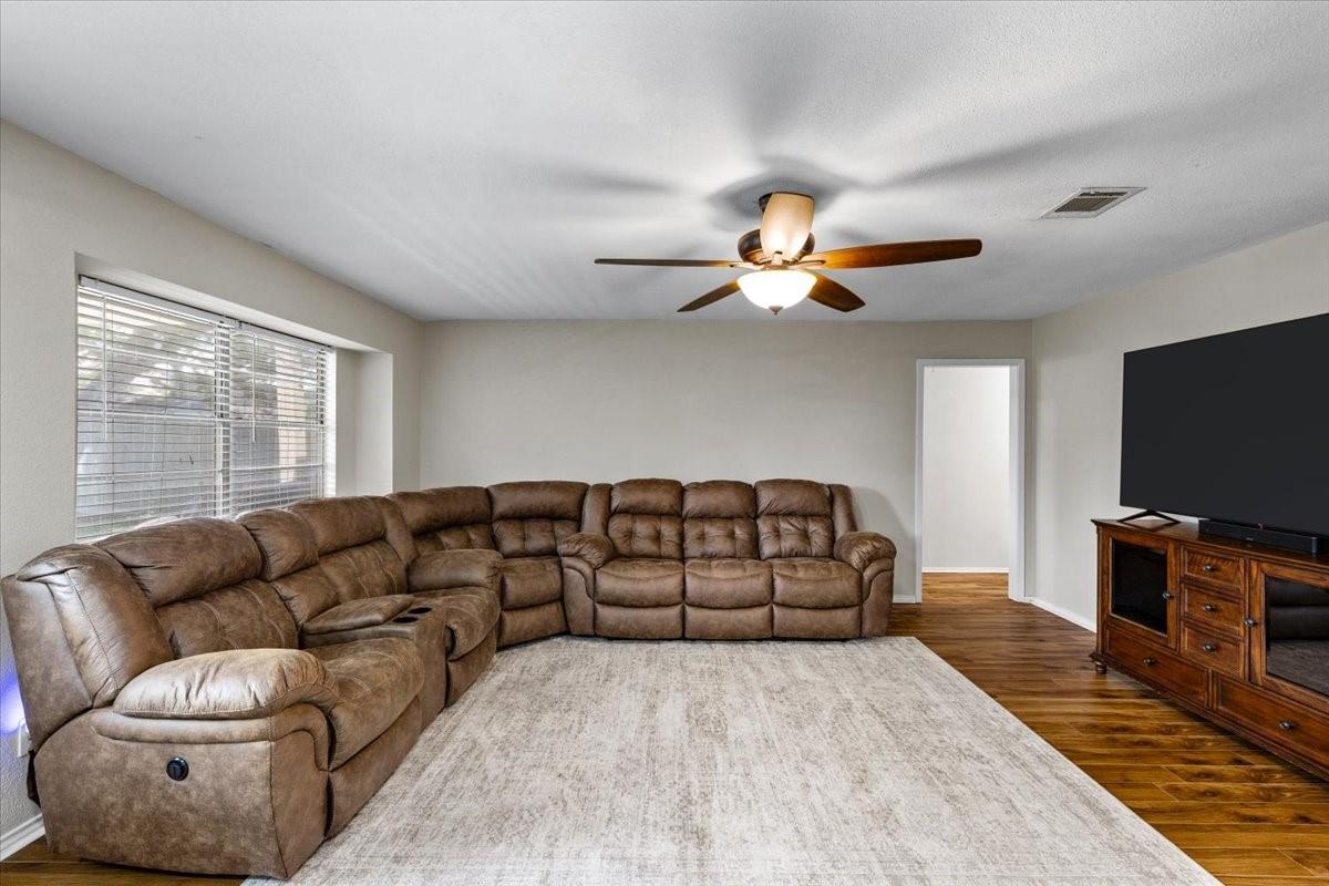 205 W Vaughn Lane
