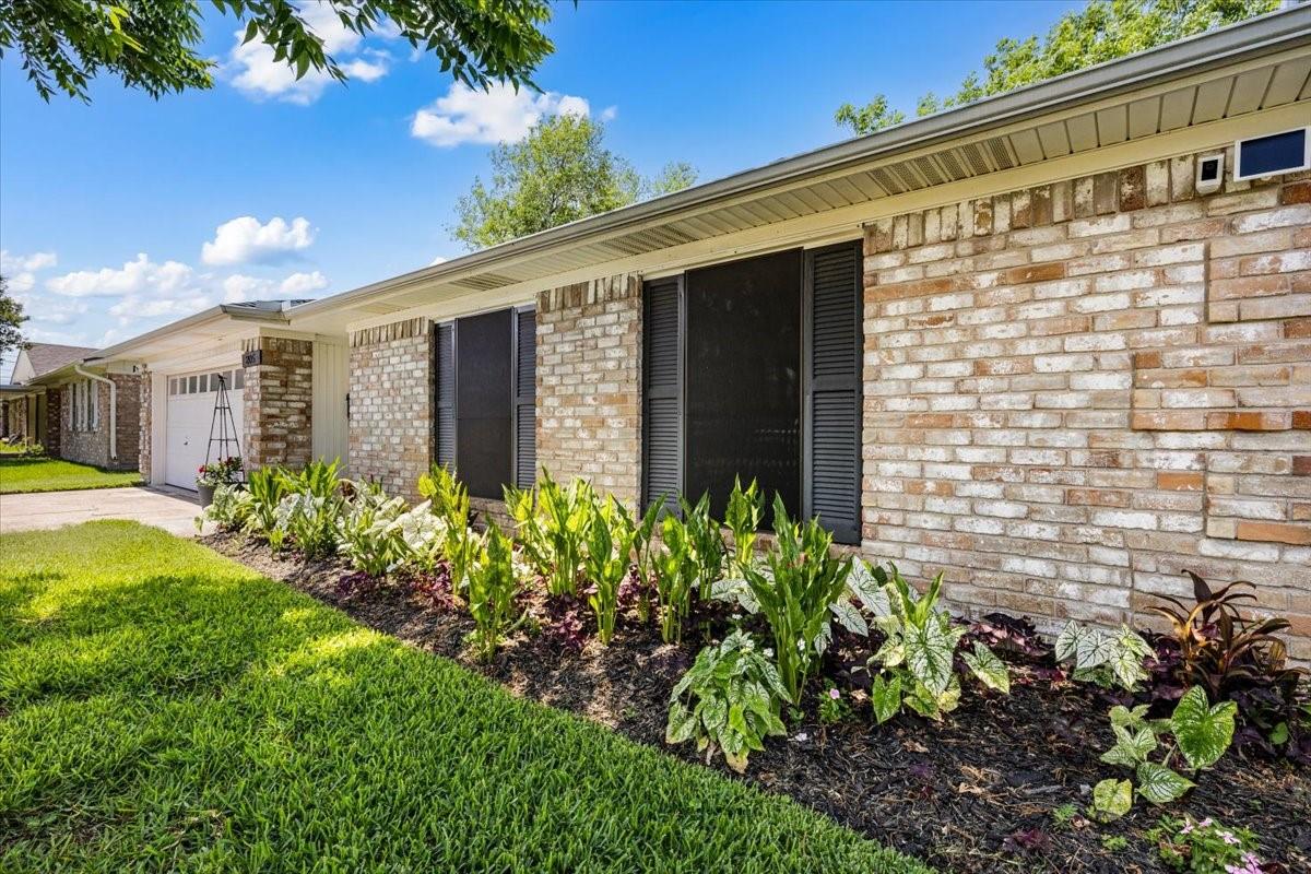 205 W Vaughn Lane