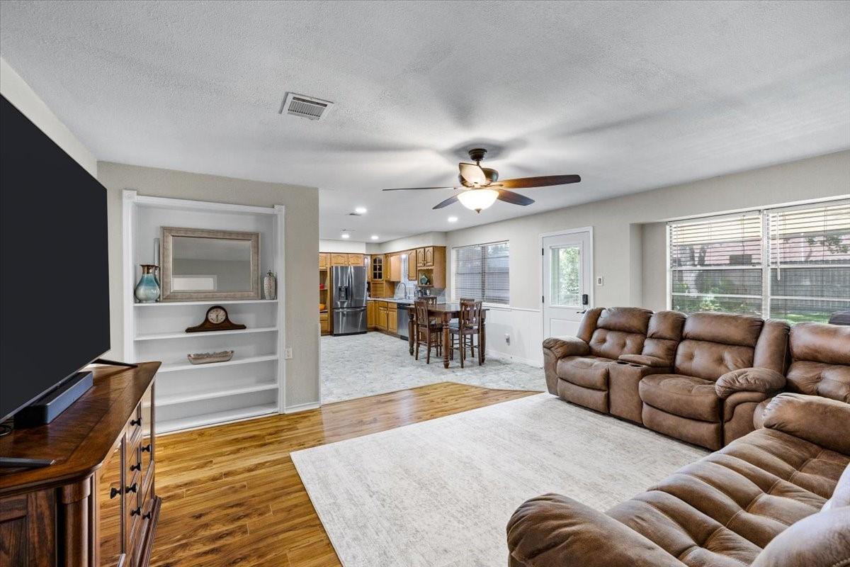 205 W Vaughn Lane
