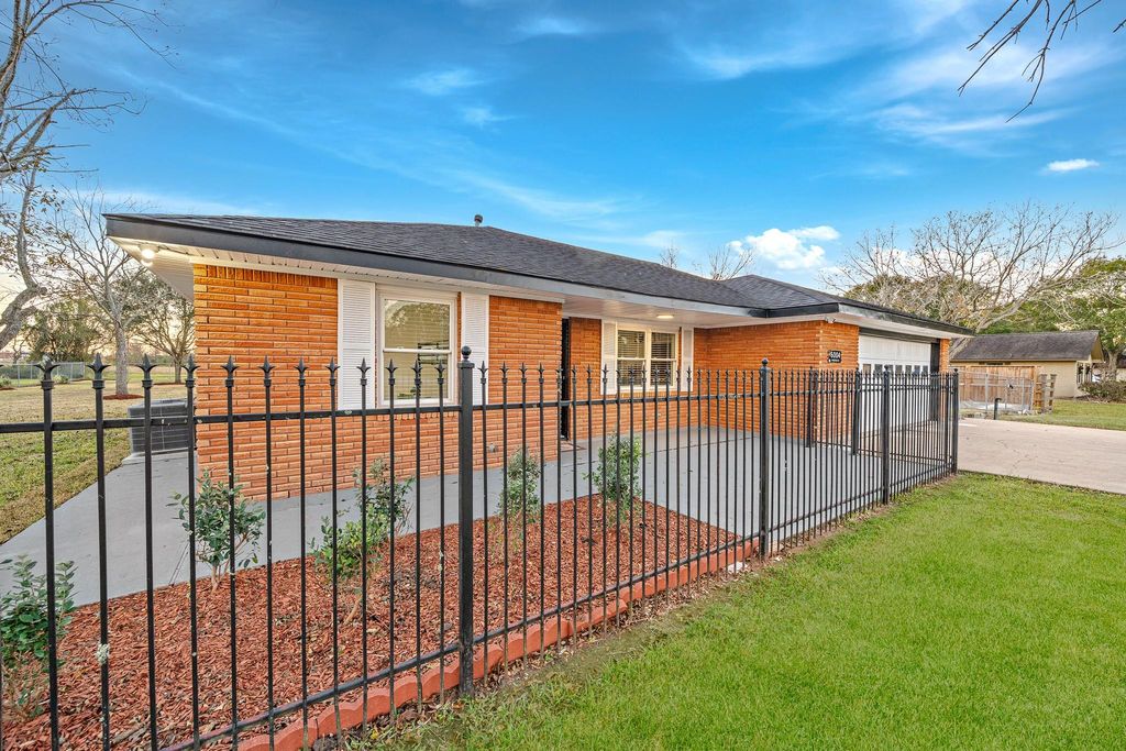 Photo of 6004 Homestead Road, Rosenberg, TX 77471 (MLS # 48776652)