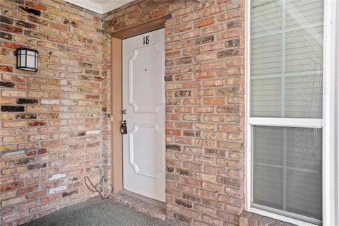 Photo of 5343 Richmond Avenue #18, Houston, TX 77056 (MLS # 74910097)