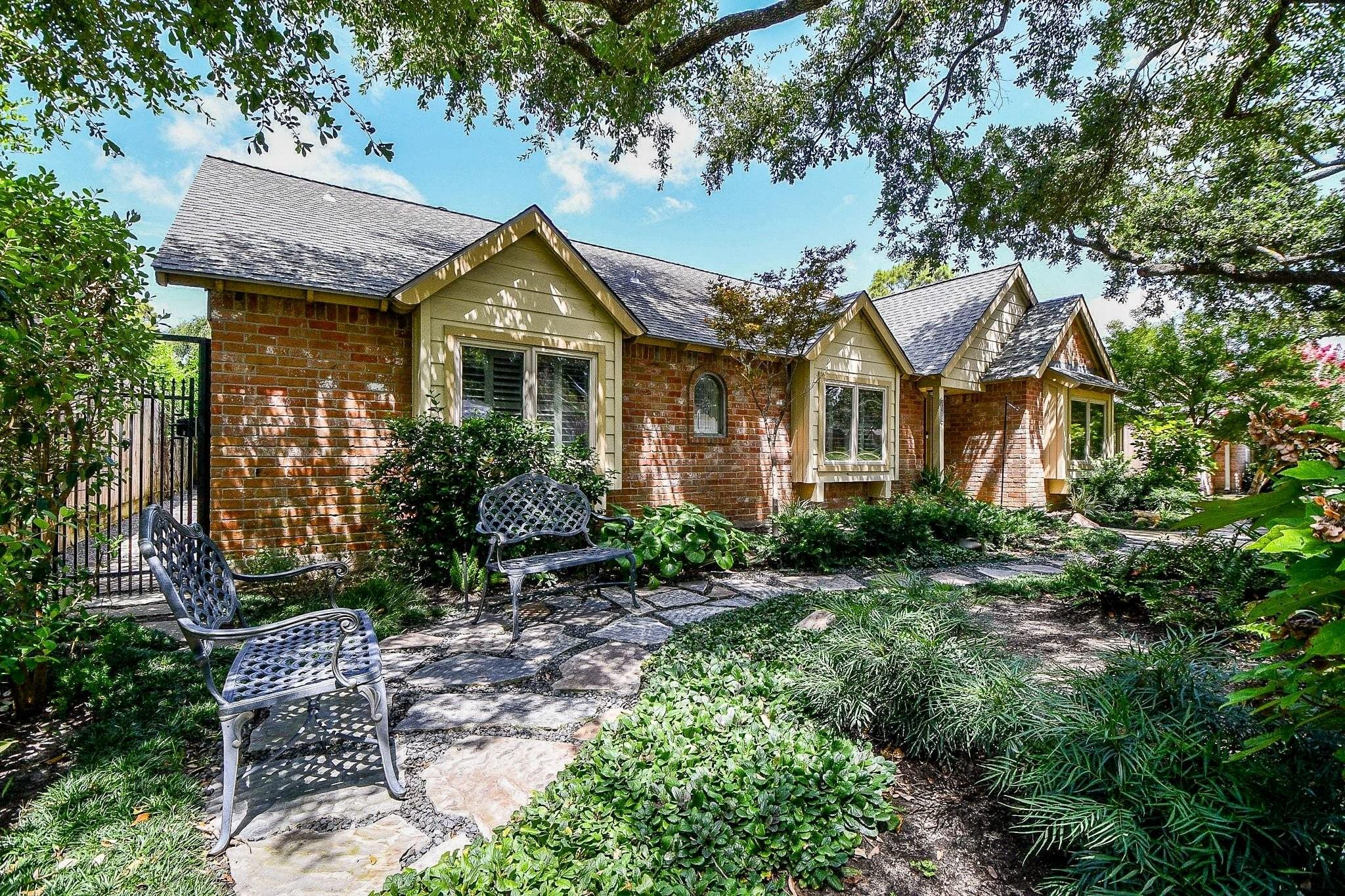 2911 Fontana Drive