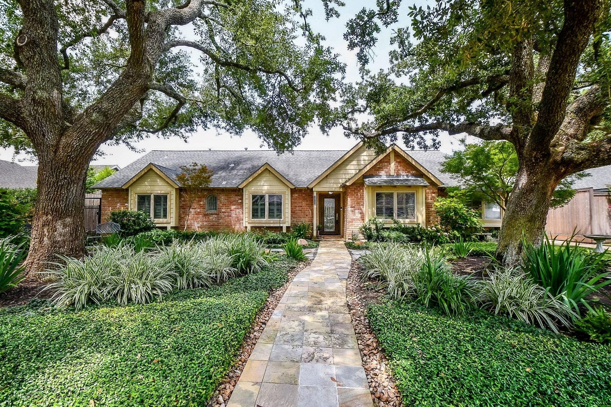 2911 Fontana Drive