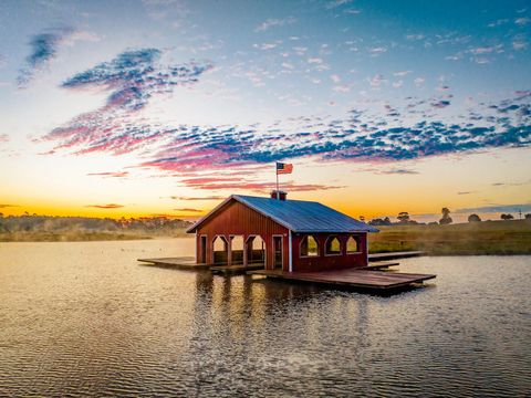 Photo of 131 S Green Valley Trail, Hillister, TX 77624 (MLS # 28864986)
