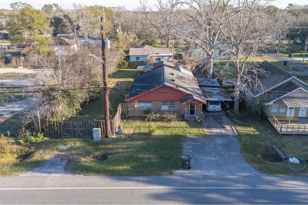Photo of 215 Grand Avenue, Bacliff, TX 77518 (MLS # 77992166)