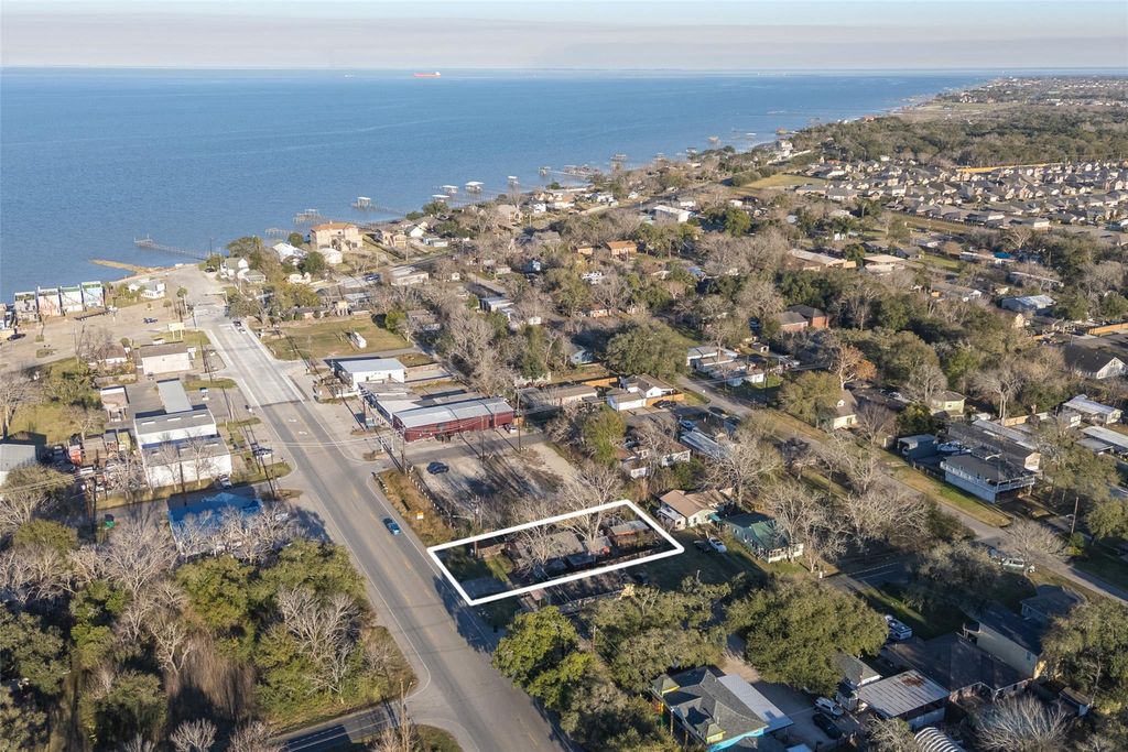 Photo of 215 Grand Avenue, Bacliff, TX 77518 (MLS # 77992166)