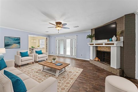 Photo of 427 Whitecap Drive, El Lago, TX 77586 (MLS # 77600092)
