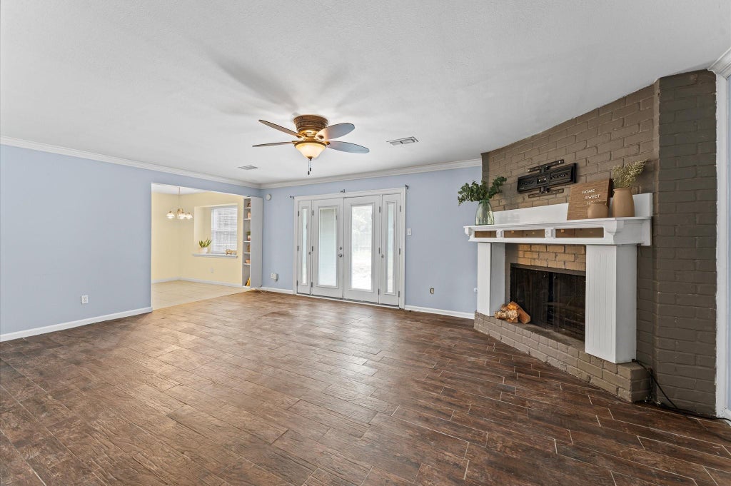 Photo of 427 Whitecap Drive, El Lago, TX 77586 (MLS # 77600092)