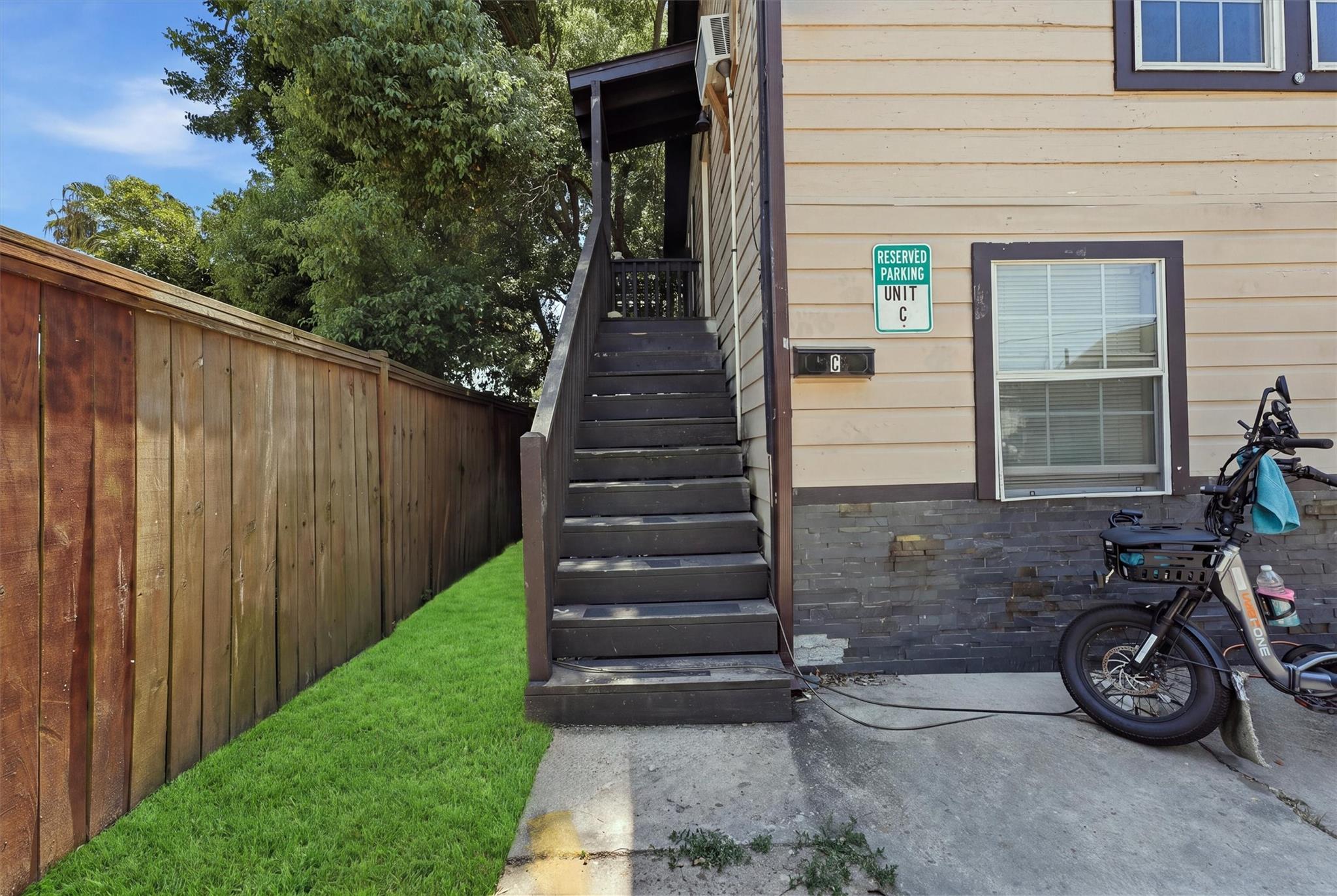 605 E Hunnicutt Street