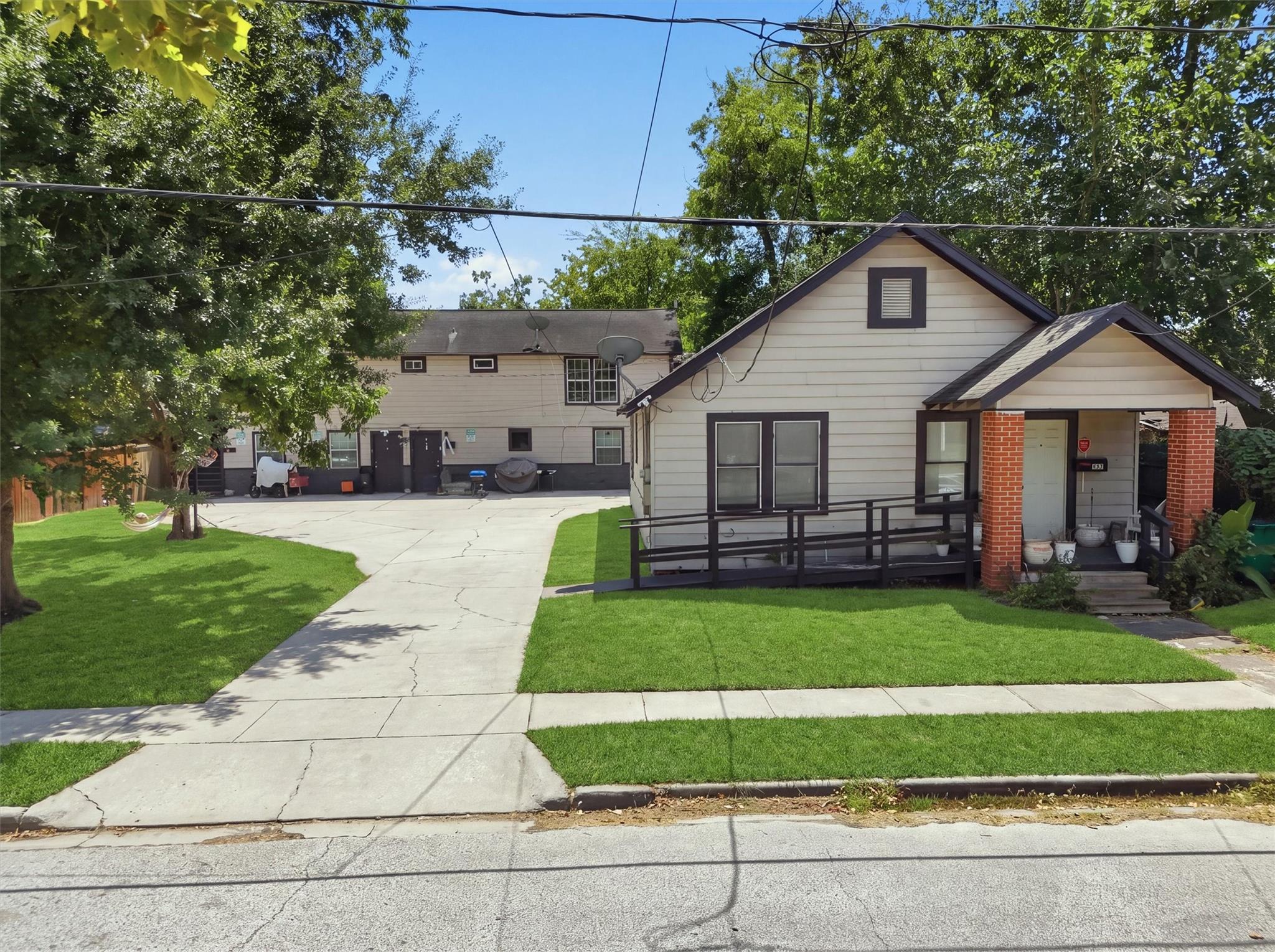 605 E Hunnicutt Street